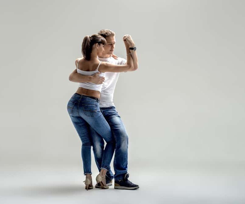 pasos básicos para bailar bachata