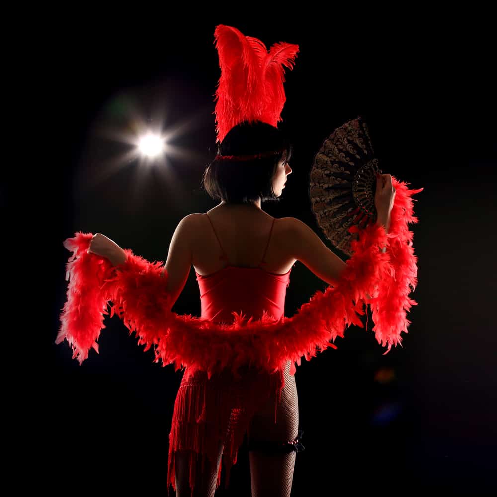 Aprende a bailar burlesque con estos 4 pasos
