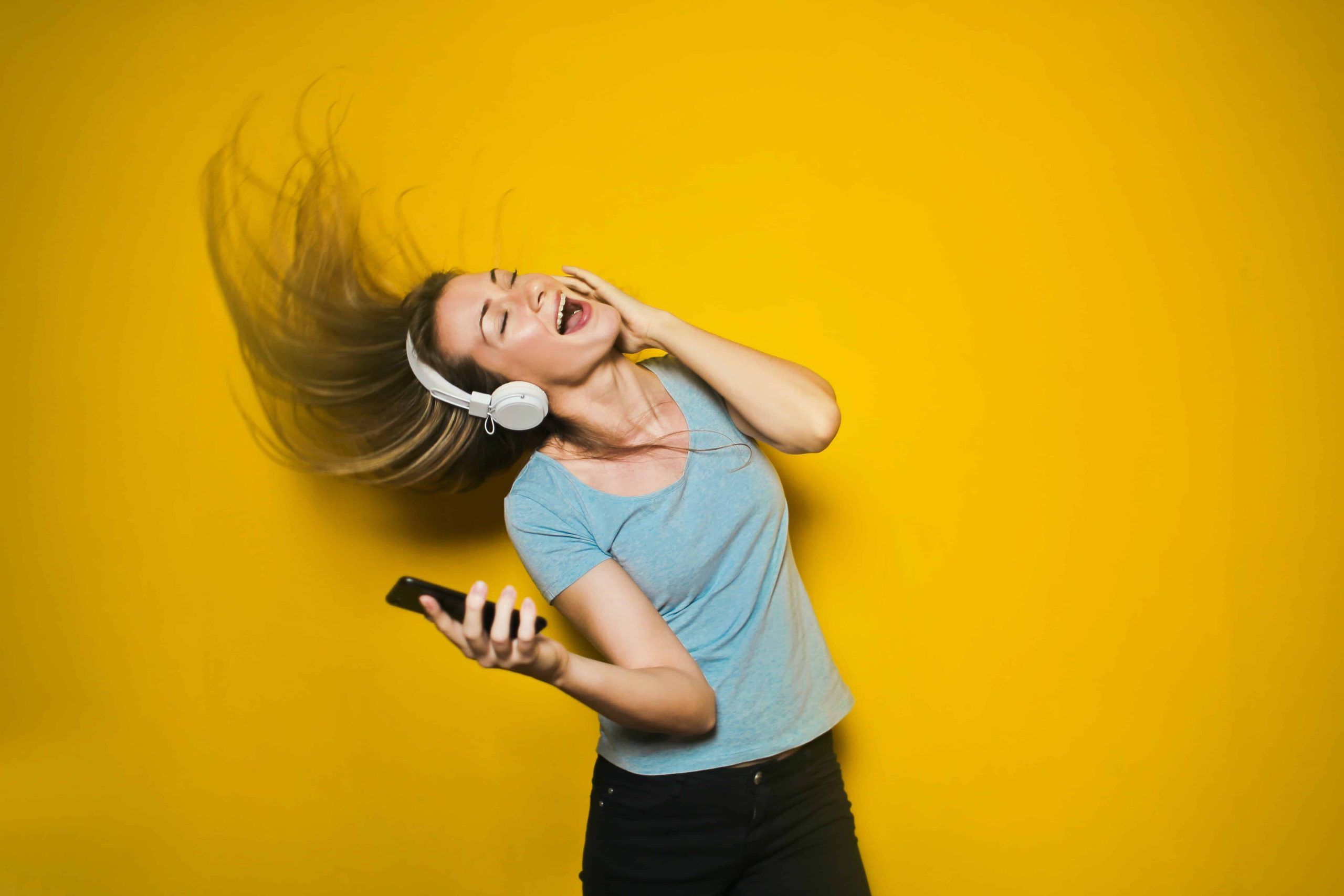 Descubre las canciones más marchosas de este 2021 para bailar