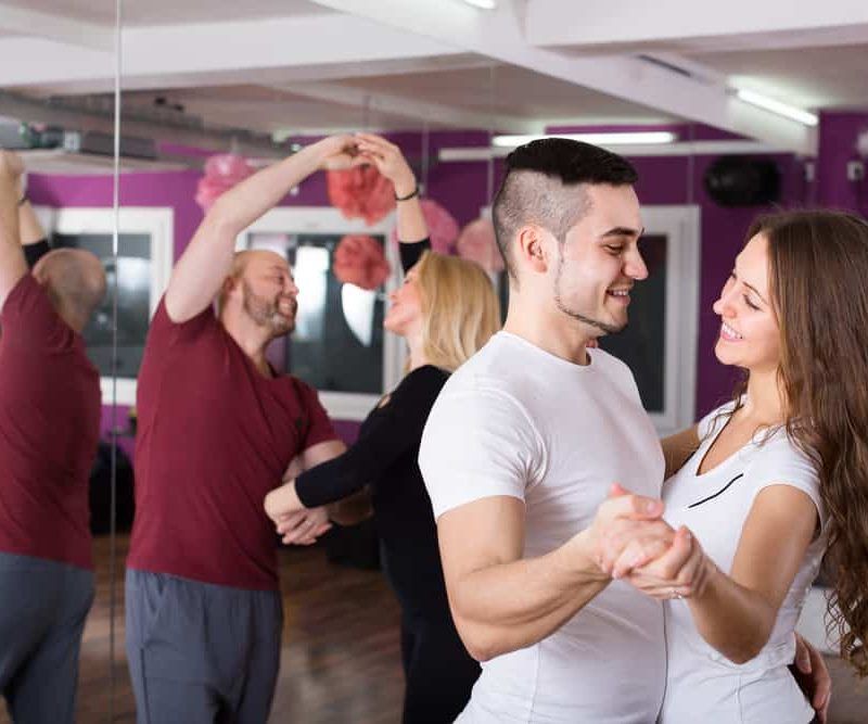 ir solo a clases de bachata