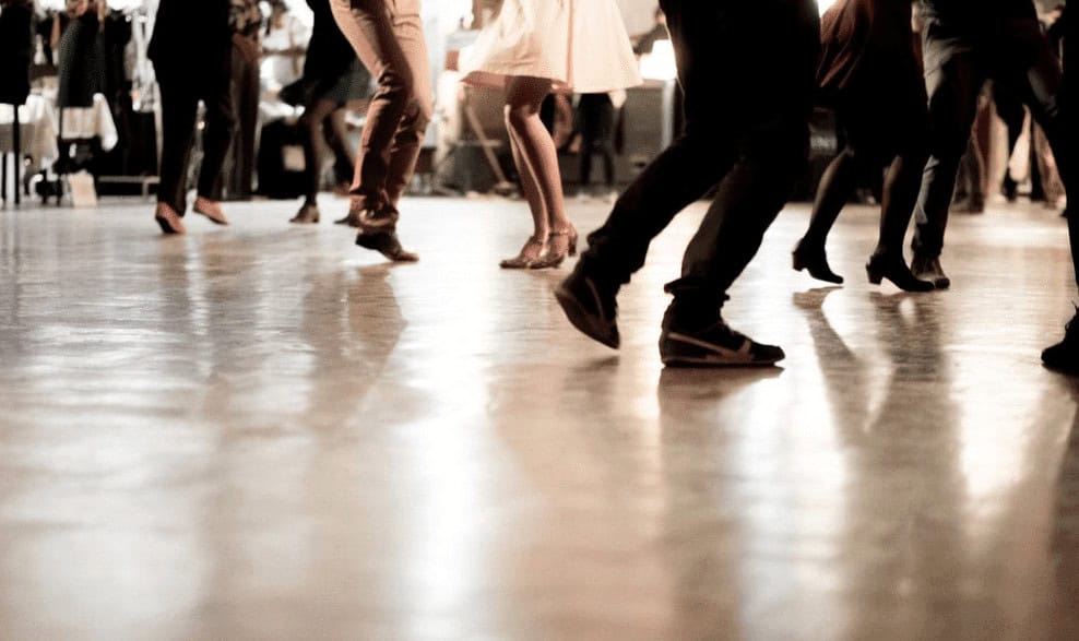 Bailar bachata como método de Team building
