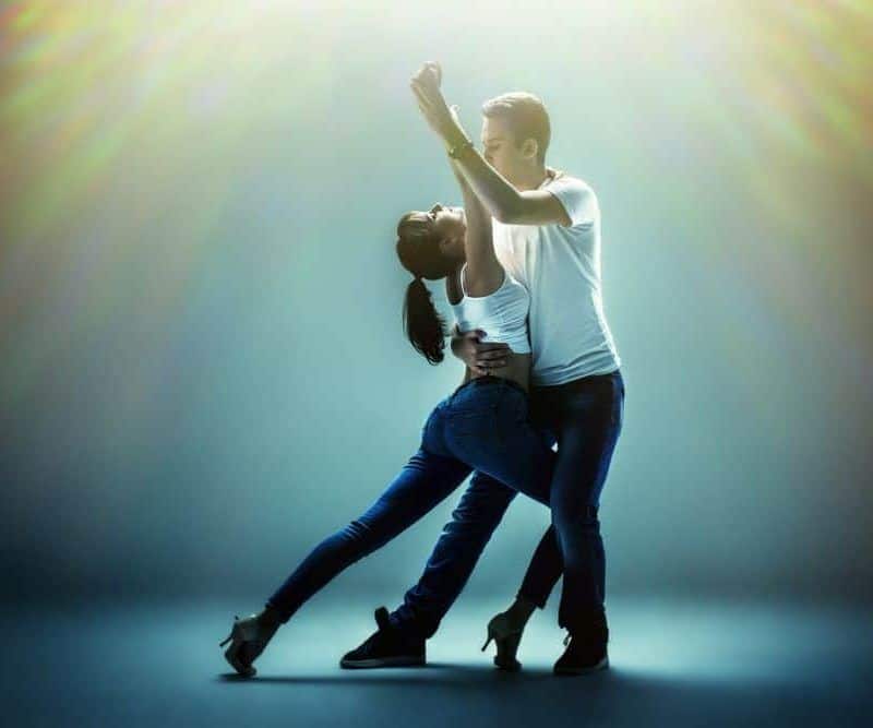 Superar la vergüenza para bailar