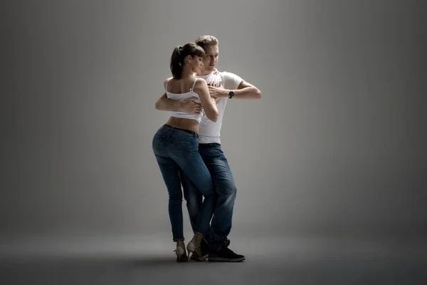 Diferencias-entre-la-kizomba-y-la-kizomba-urbana