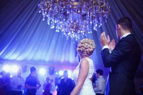 Como-incorporar-a-los-invitados-en-el-baile-de-tu-boda