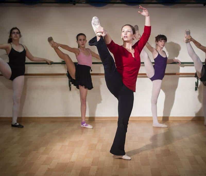 Los-pasos-basicos-del-ballet-que-todo-principiante-debe-dominar