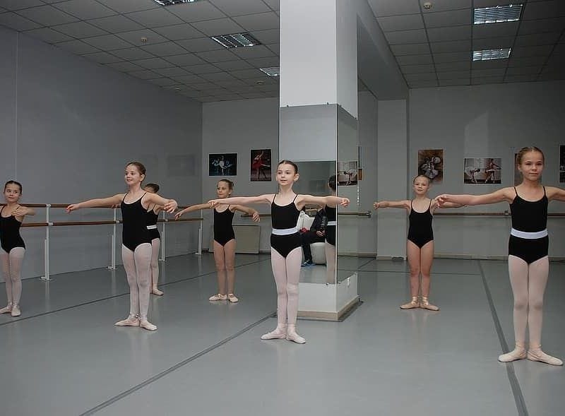 Consejos-para-elegir-una-buena-academia-de-baile-para-tu-hijo