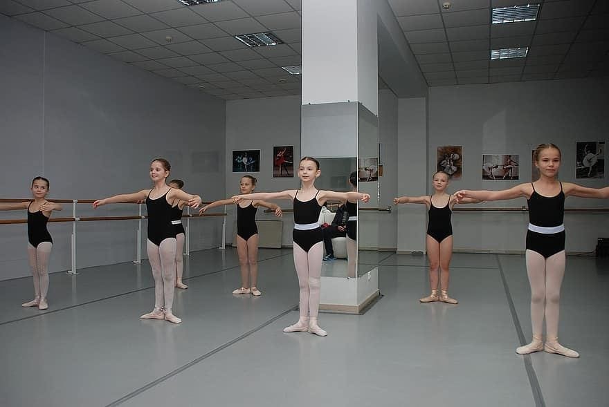 Consejos para elegir una buena academia de baile para tu hijo