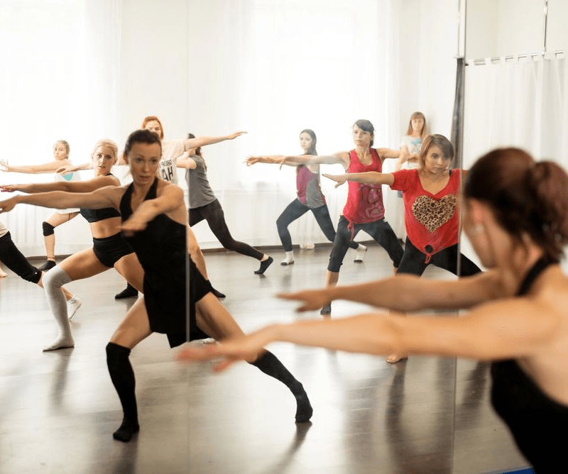 Baila-sin-parar-durante-TODO-el-verano-en-Dance-Emotion