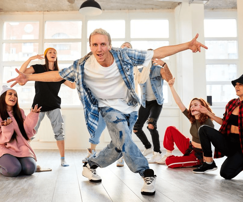 Domina-el-commercial-dance-como-los-artistas-de-videoclips